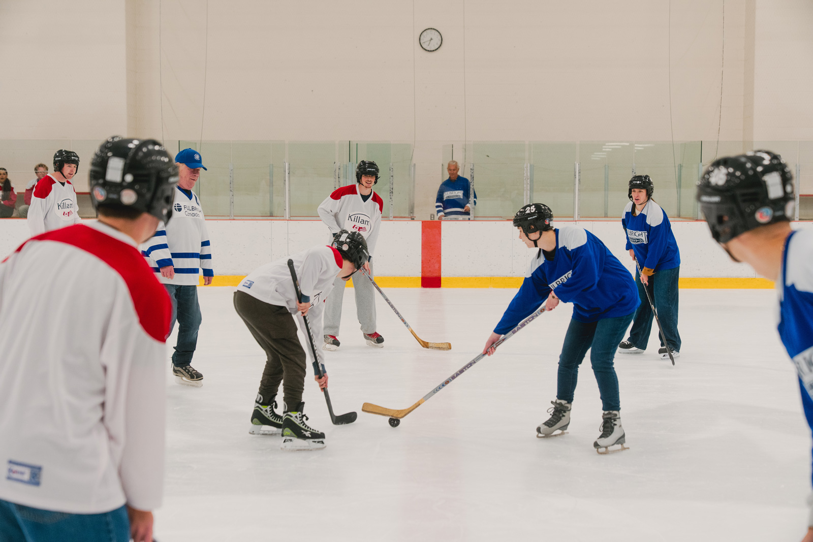 Participants take the ice at Carleton University for one of Fulbright Canada&rsquo;s longstanding Fall Orientation traditions.